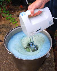 aerating woad vat with mixer